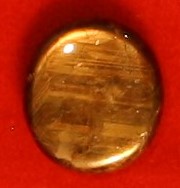 Gold Sheen Sapphire cabochon 25.1 carat with asterism