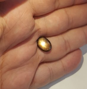 Fine grade gold sheen sapphire